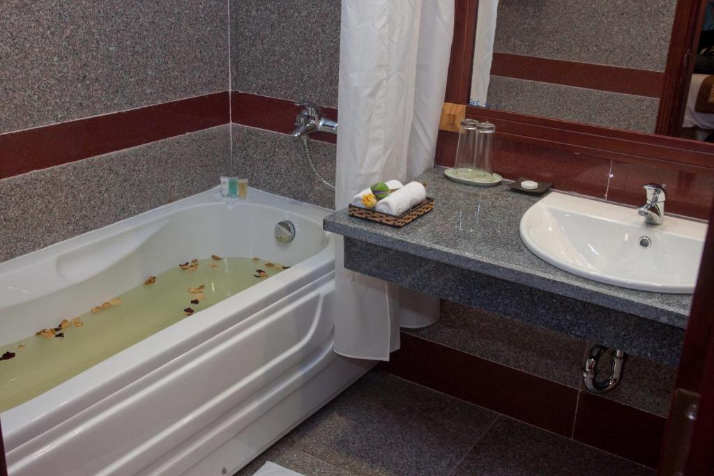 Dlgl - Dung Quat Hotel Куанг Нгай Стая снимка